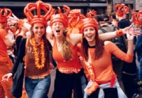 Am 27. April hüllt sich ganz Holland und vor allem Amsterdam in Orange, der Farbe des holländischen Königshauses, um mit ihrer Königin Geburtstag zu feiern